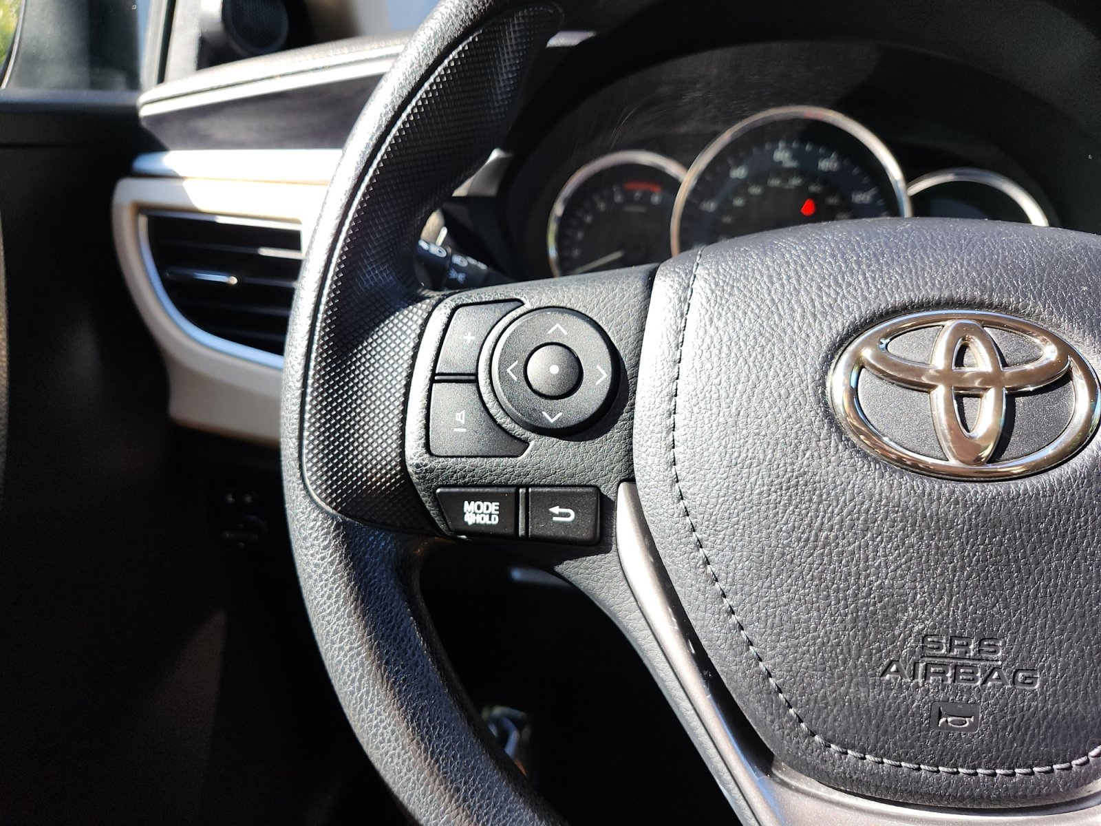 Used 2016 Toyota Corolla LE FWD image 21