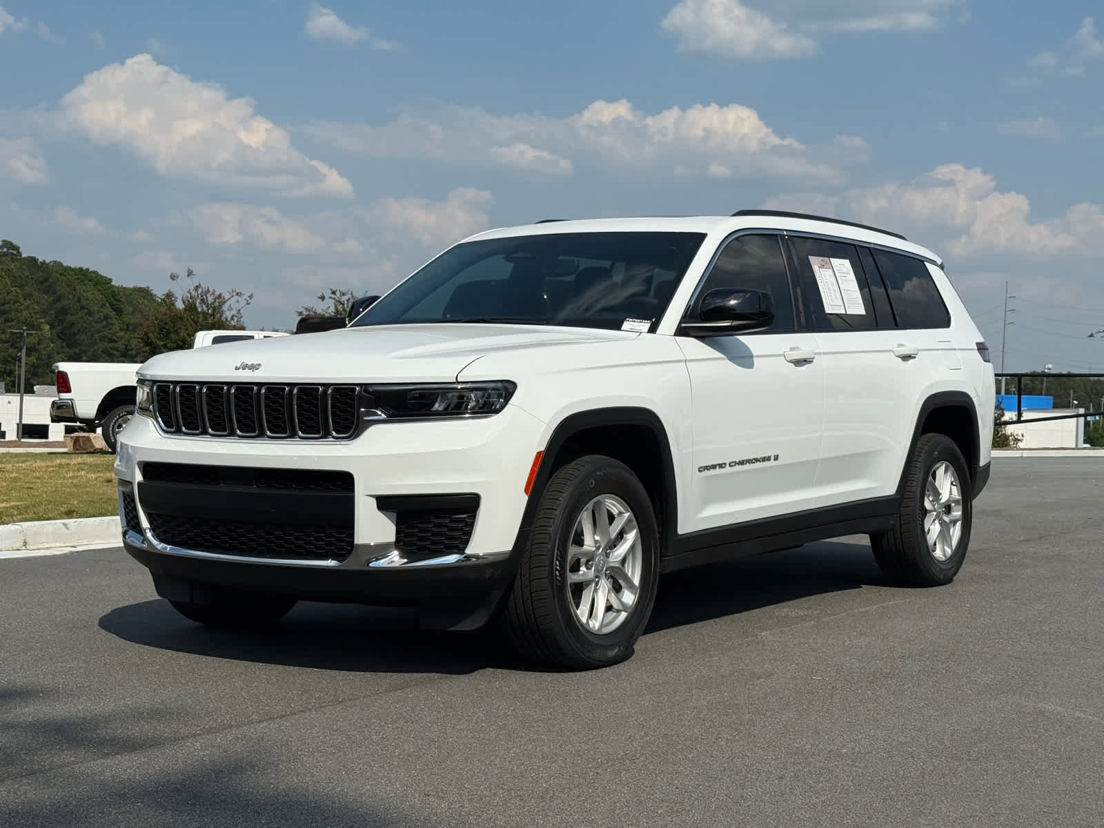 Used 2024 Jeep Grand Cherokee L Laredo w/ Luxury Tech Group I RWD image 1