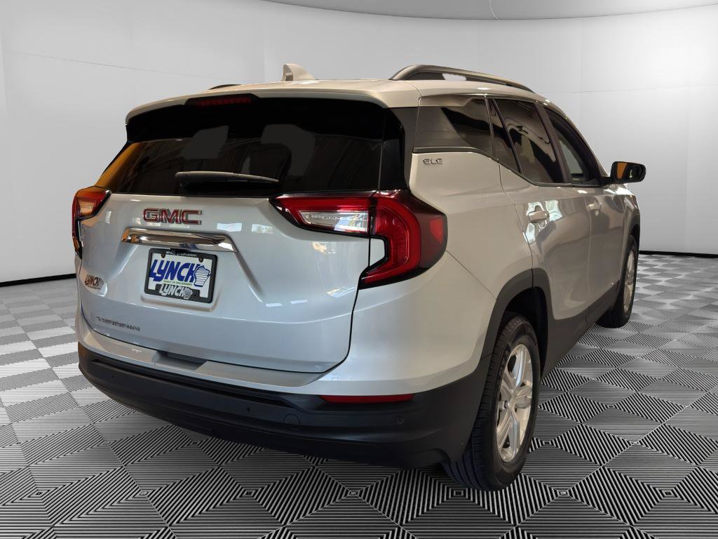 Used 2022 GMC Terrain SLE w/ Driver Convenience Package FWD image 5