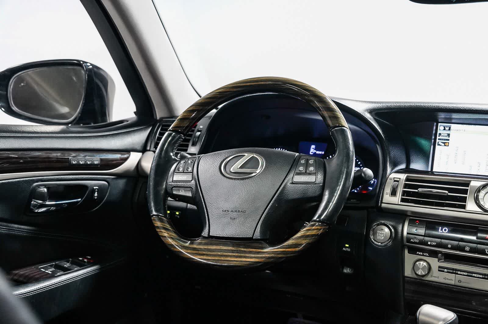 Used 2016 Lexus LS 460 w/ Comfort Package RWD image 15