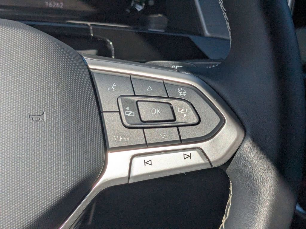 Used 2025 Volkswagen Atlas Cross Sport SE image 28