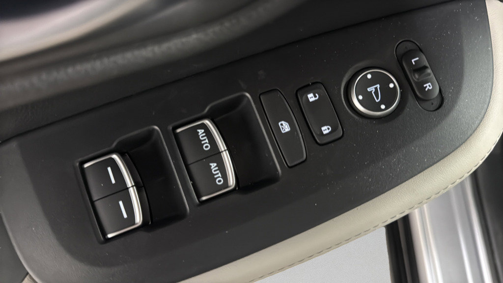 Used 2025 Honda HR-V EX-L image 15