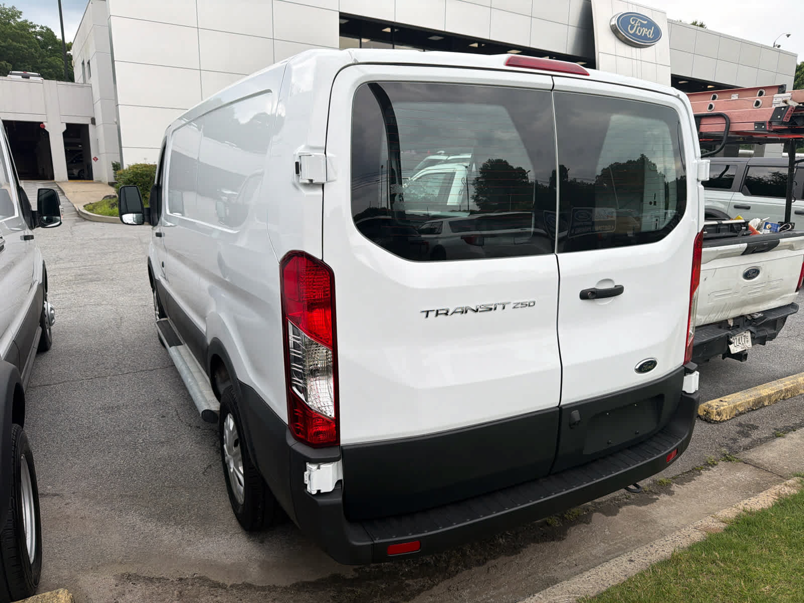 Used 2025 Ford Transit 250 Low Roof w/ Exterior Upgrade Package RWD image 4