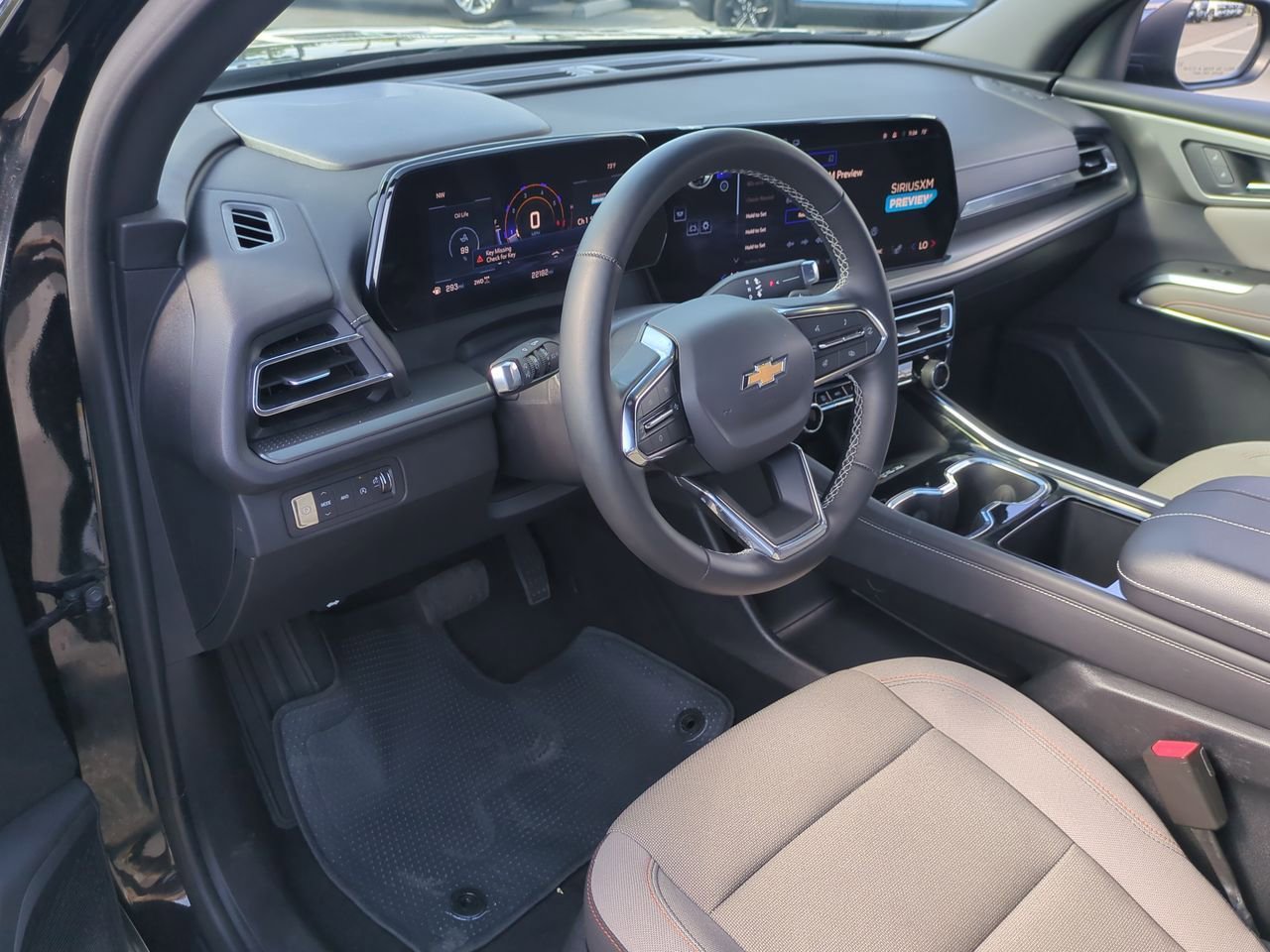 Used 2025 Chevrolet Traverse LT AWD/4WD image 10