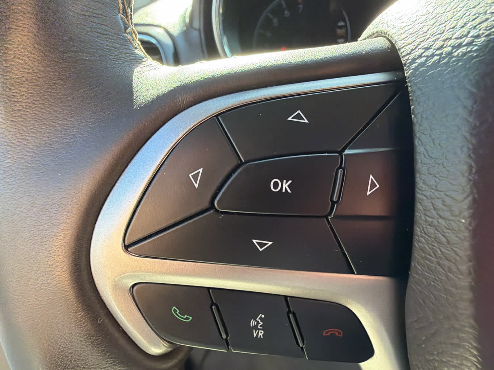 Used 2020 Jeep Grand Cherokee Overland AWD/4WD image 19