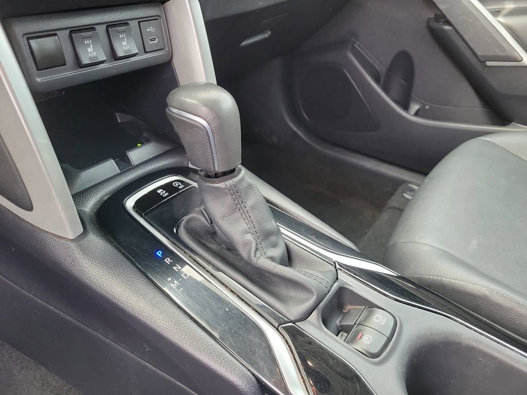 Used 2024 Toyota Corolla Cross XLE w/ Convenience Package image 31