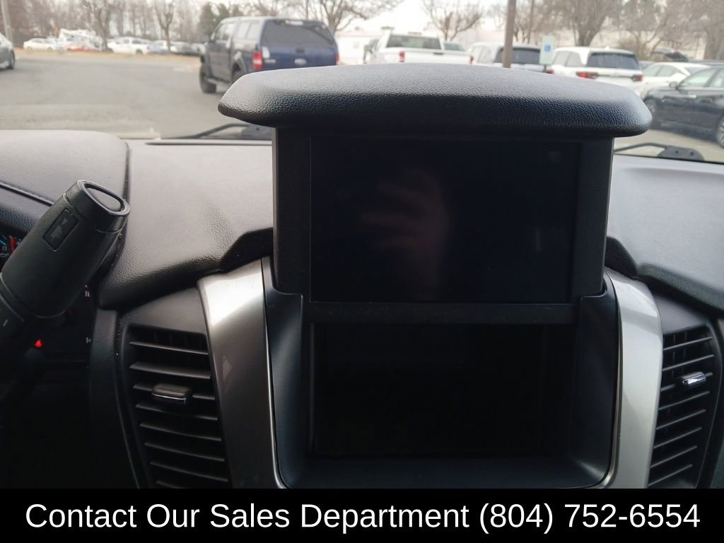 Used 2018 Chevrolet Suburban LT image 21