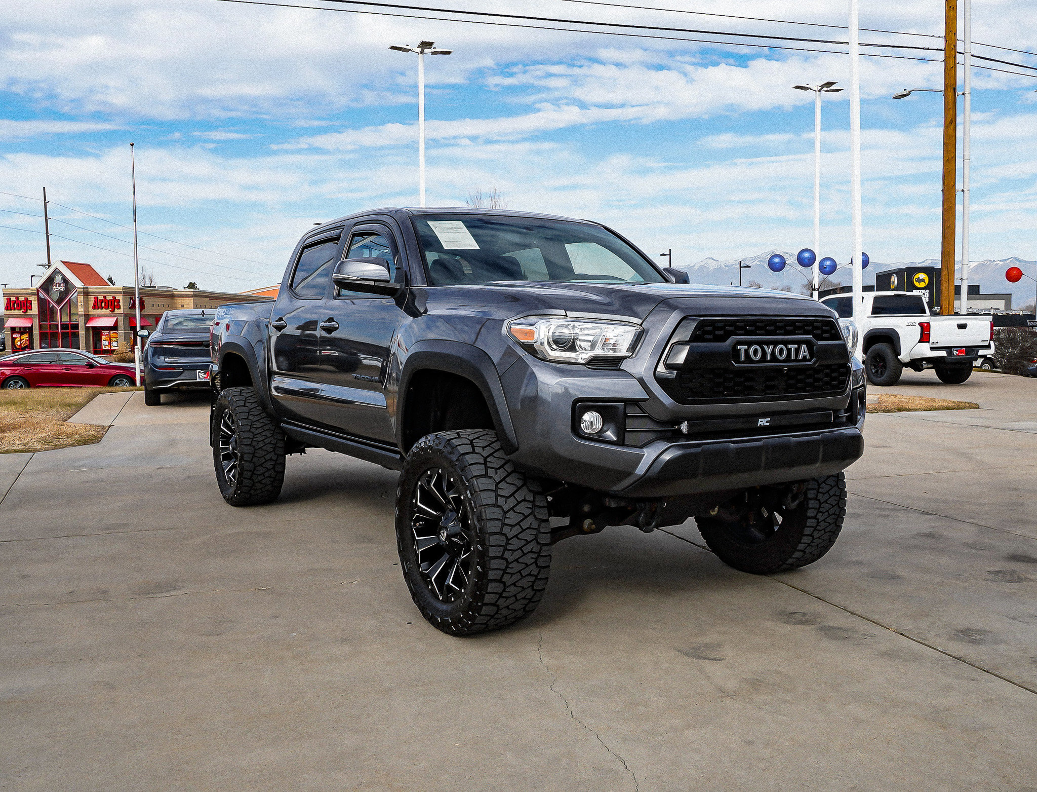 Used 2017 Toyota Tacoma TRD Off-Road w/ Premium & Technology Package image 2