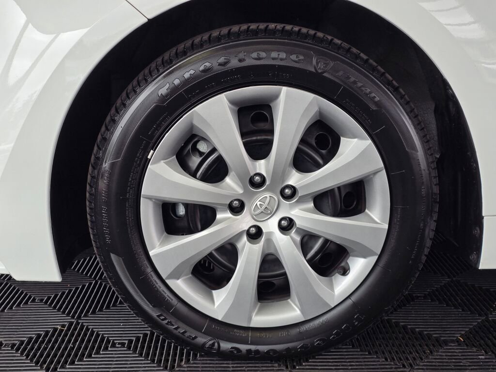 Used 2025 Toyota Corolla LE FWD image 11