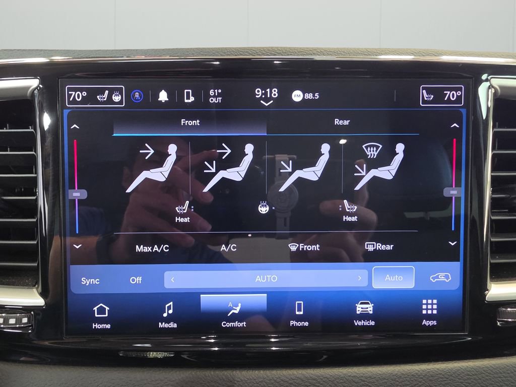 Certified 2023 Chrysler Pacifica Touring-L image 24