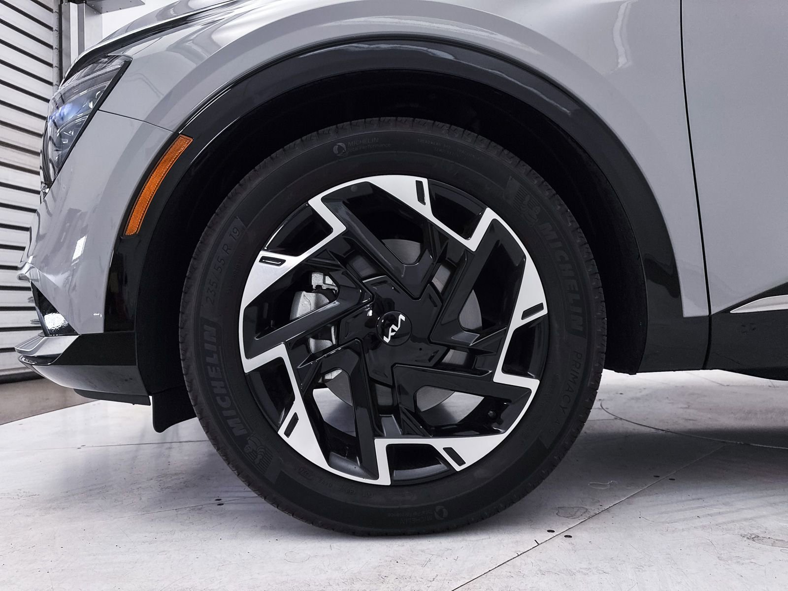 Certified 2025 Kia Sportage SX FWD image 16