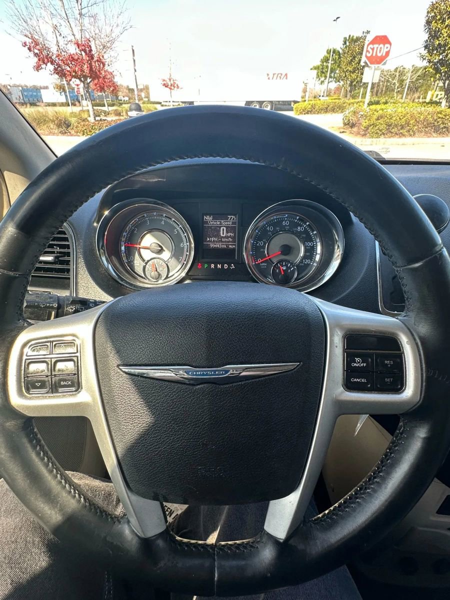 Used 2014 Chrysler Town & Country Touring image 15