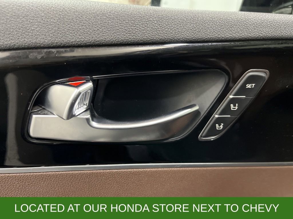 Used 2019 Kia Sorento SX image 11