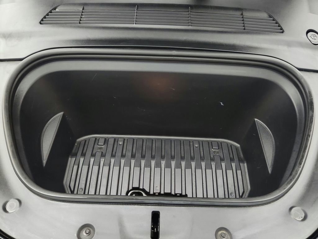 Used 2023 Tesla Model Y Long Range image 31