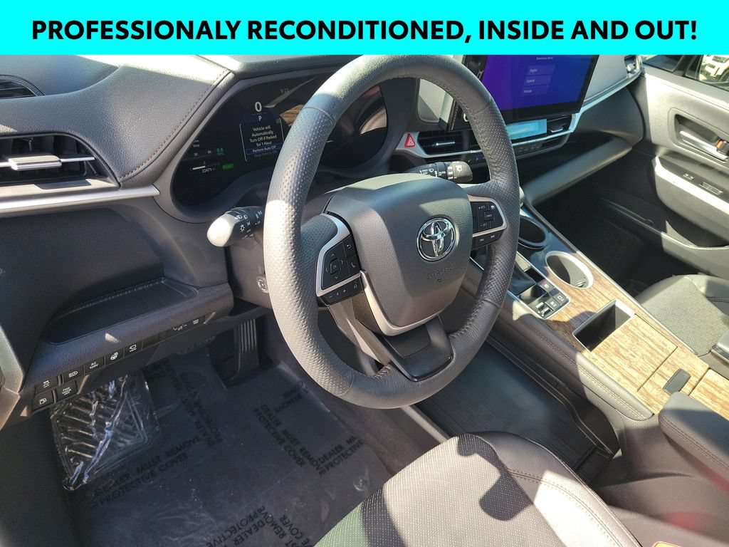 Used 2025 Toyota Sienna Platinum AWD/4WD image 7