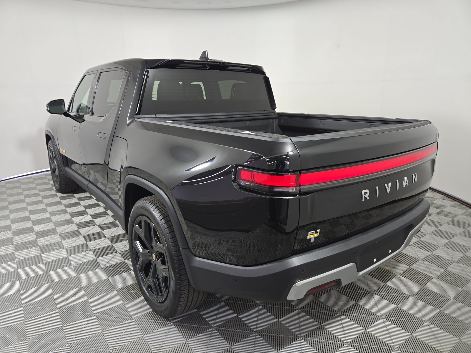 Used 2024 Rivian R1T Adventure Quad AWD/4WD image 3