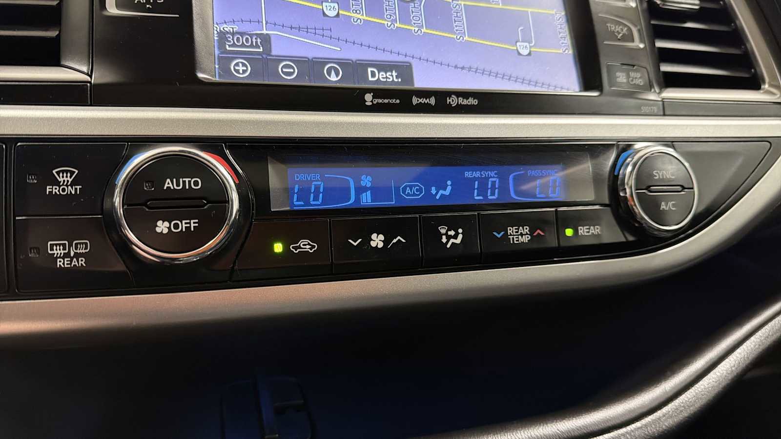 Certified 2017 Toyota Highlander SE AWD/4WD image 21