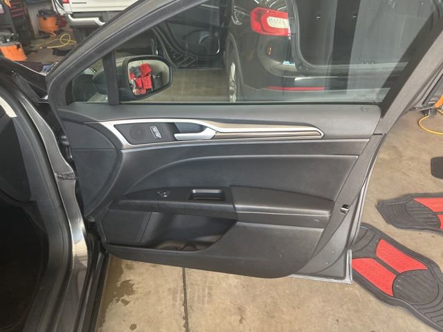 Used 2018 Ford Fusion SE w/ Fusion SE Technology Package FWD image 21