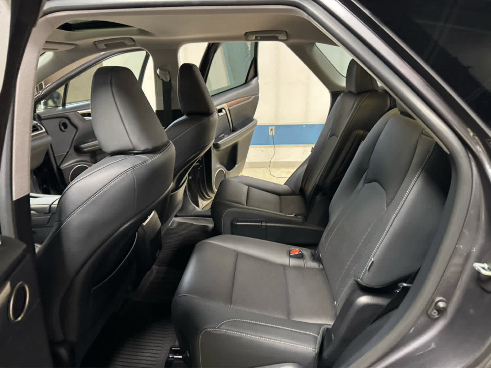 Used 2022 Lexus RX 350L Premium w/ Premium Package image 14