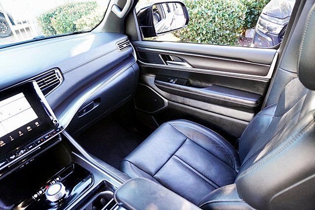 Used 2023 Jeep Wagoneer 2WD image 27