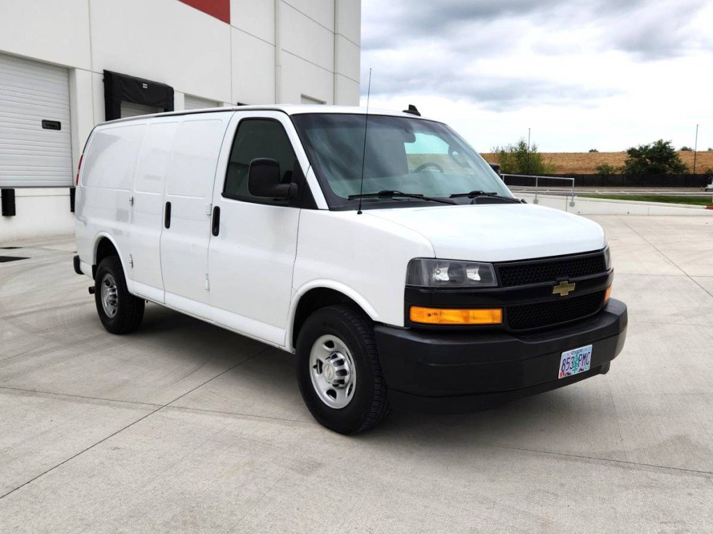 Used 2018 Chevrolet Express 2500 RWD image 3