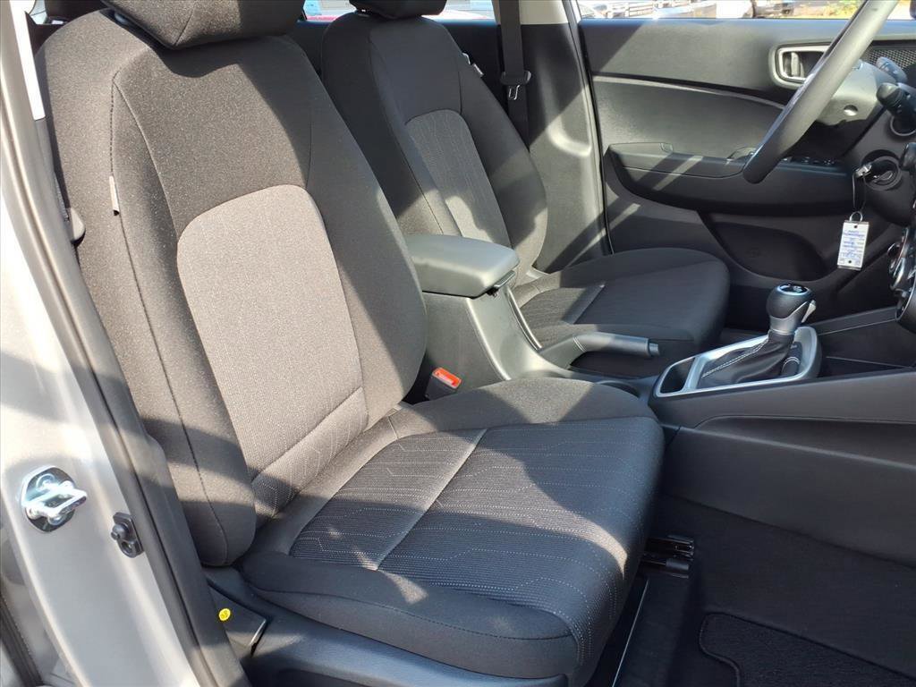 New 2025 Hyundai Venue SE image 5