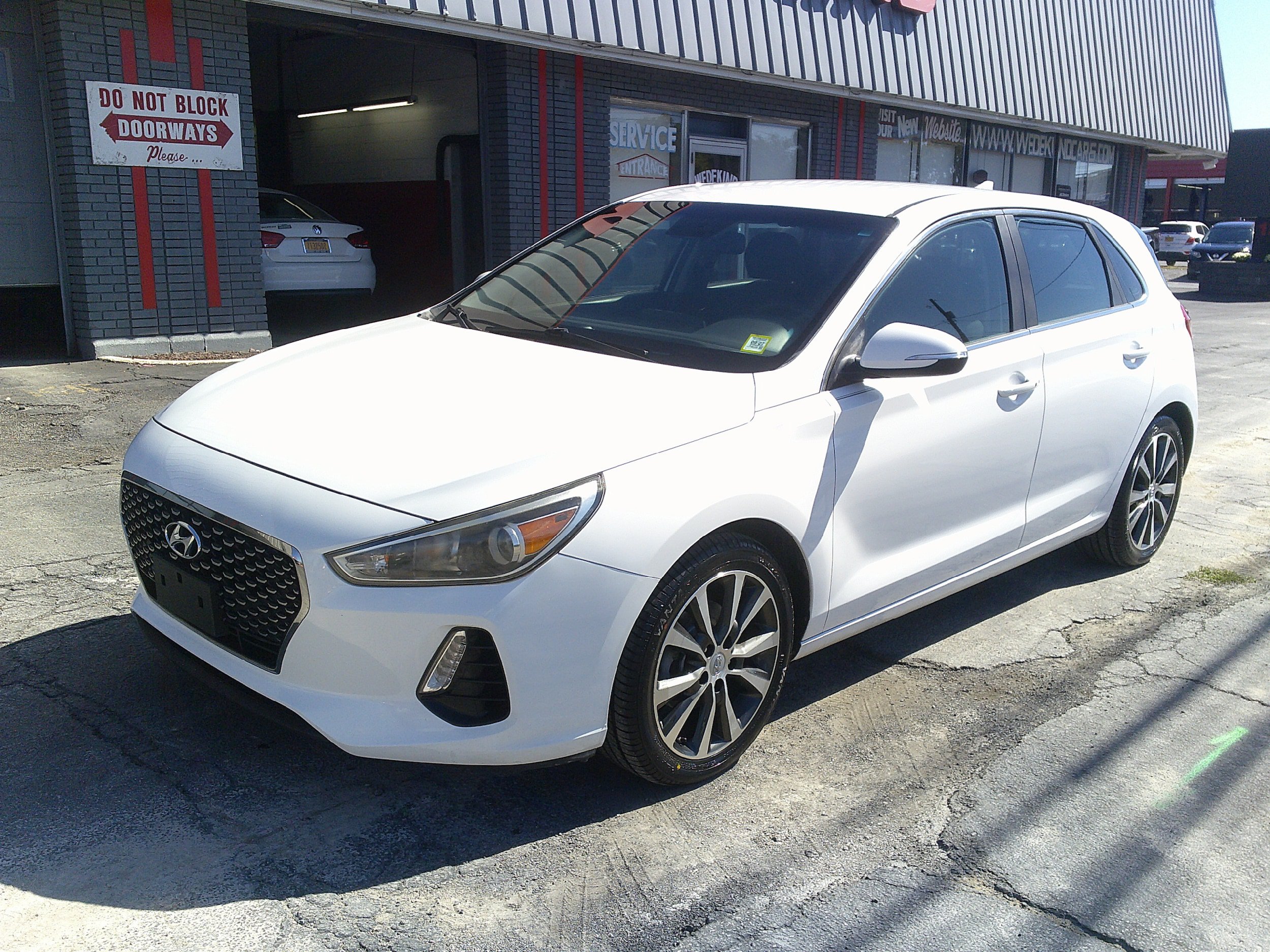 Used 2018 Hyundai Elantra GT w/ Style Package 02 FWD image 2