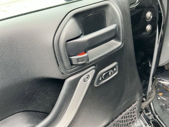 Used 2018 Jeep Wrangler Unlimited Sahara image 22