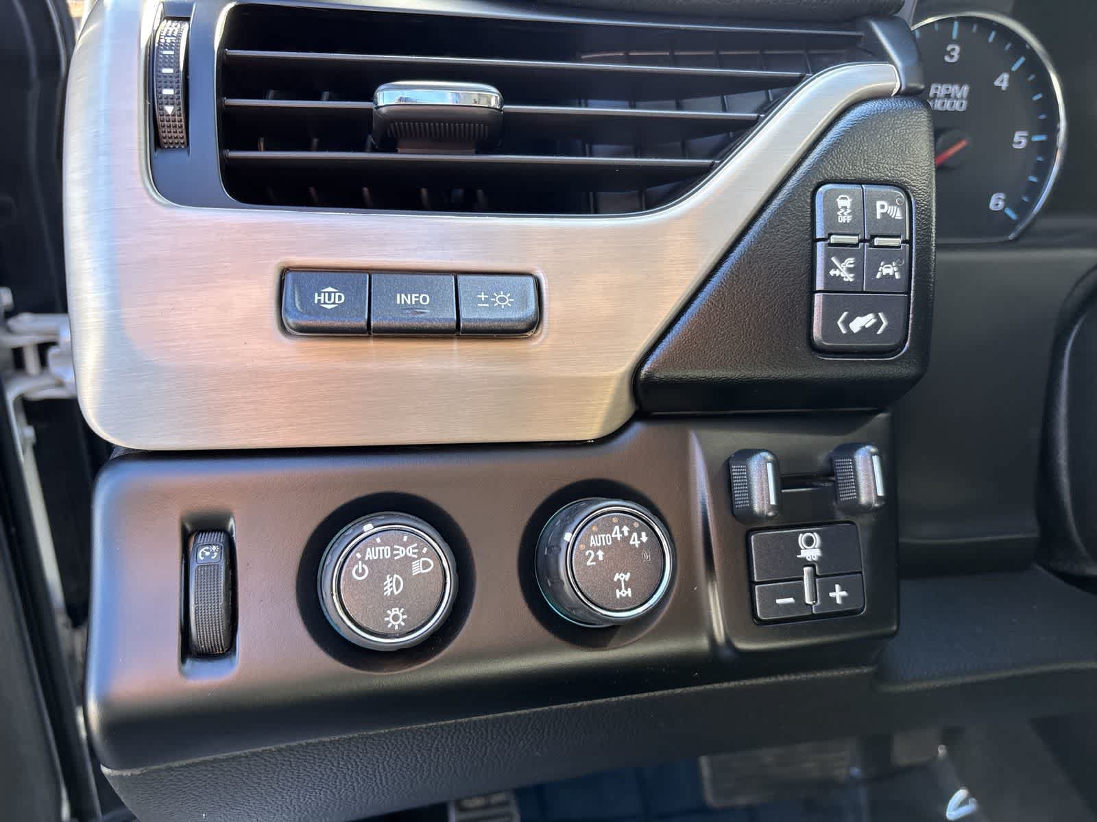 Used 2020 GMC Yukon XL Denali w/ Denali Premium Package AWD/4WD image 10