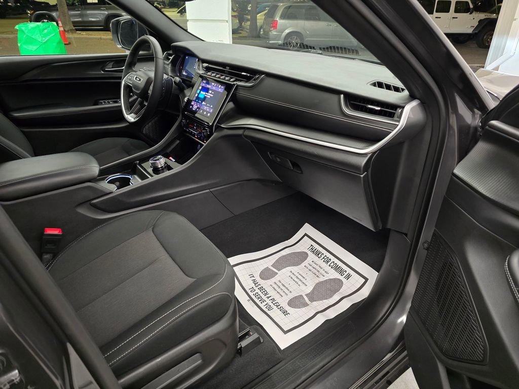 Certified 2024 Jeep Grand Cherokee Laredo w/ Luxury Tech Group I AWD/4WD image 30