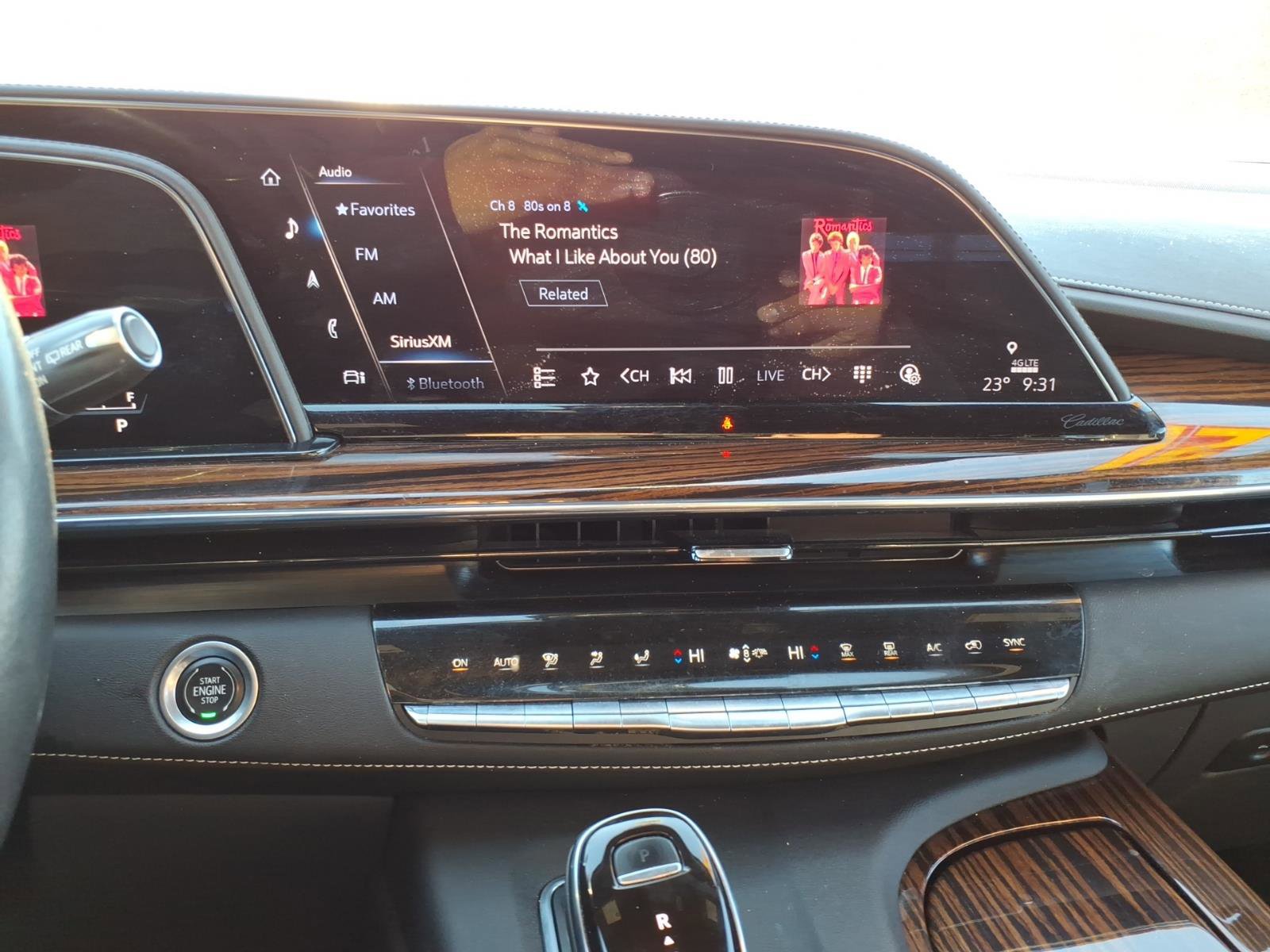 Used 2021 Cadillac Escalade Premium Luxury w/ Performance Package image 26