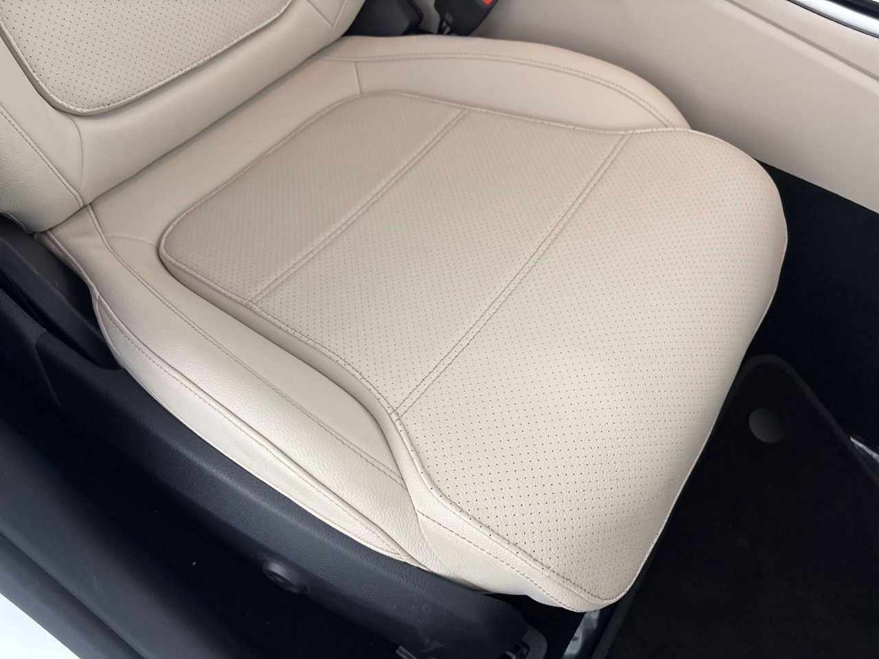 Used 2025 Mercedes-Benz C 300 4MATIC Sedan image 29