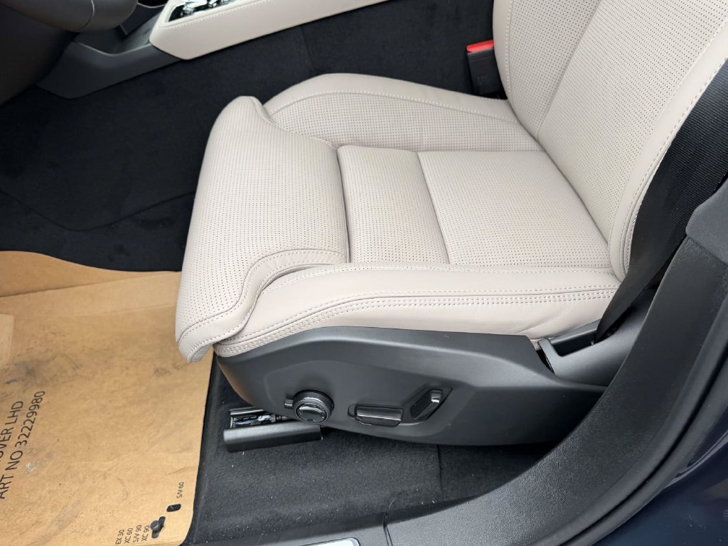 New 2026 Volvo XC90 B6 Ultra w/ Protection Package Premier AWD/4WD image 16