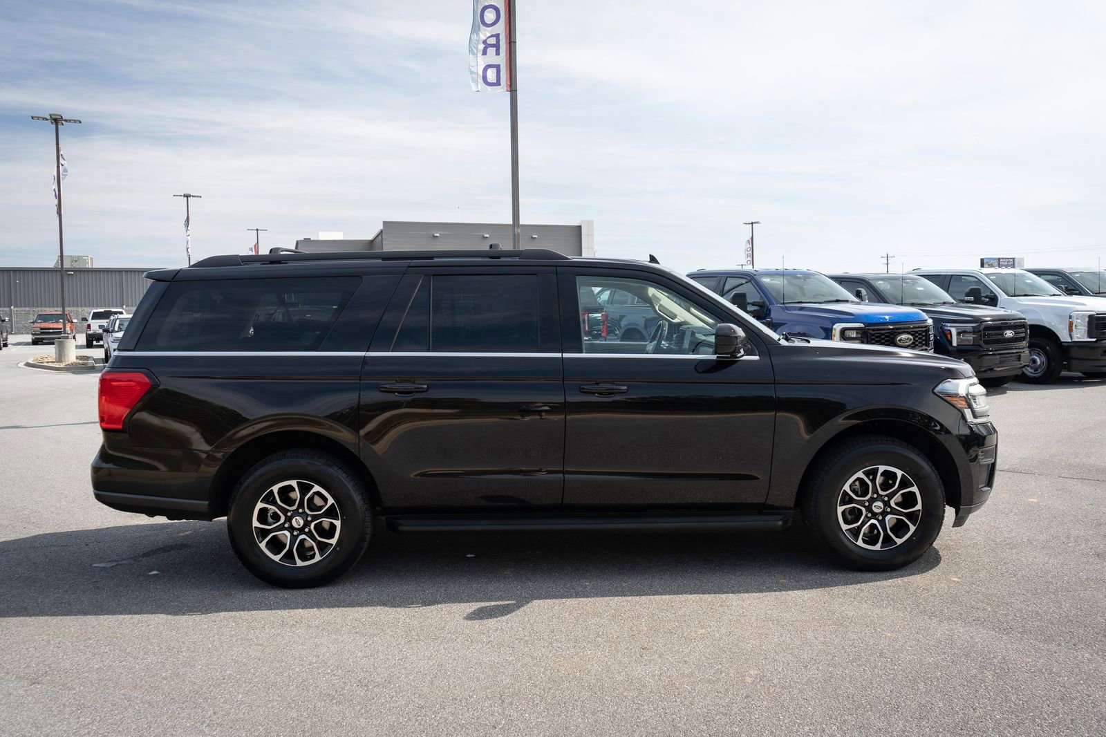 Used 2024 Ford Expedition Max XLT AWD/4WD image 11