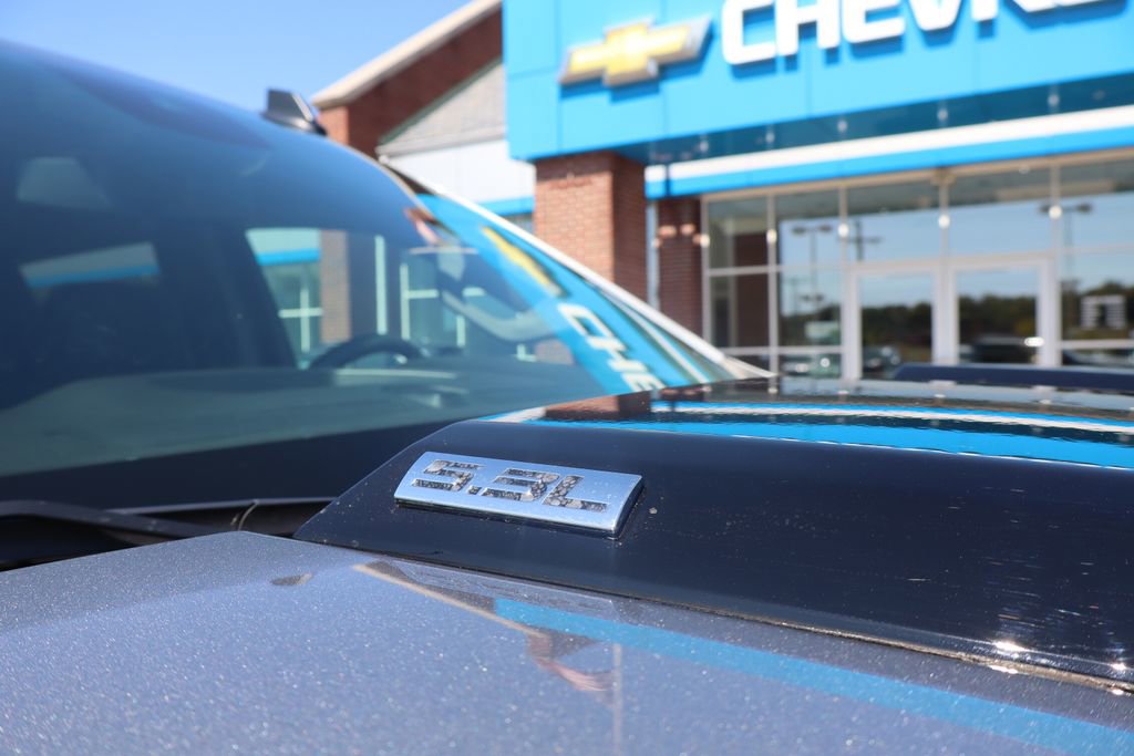 Used 2025 Chevrolet Silverado 1500 Custom Trail Boss w/ LPO, Dark Essentials Package image 2