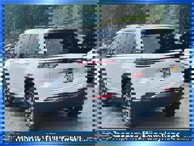 Used 2023 Jeep Grand Cherokee 4WD 4xe w/ MOPAR Finishing Package image 8