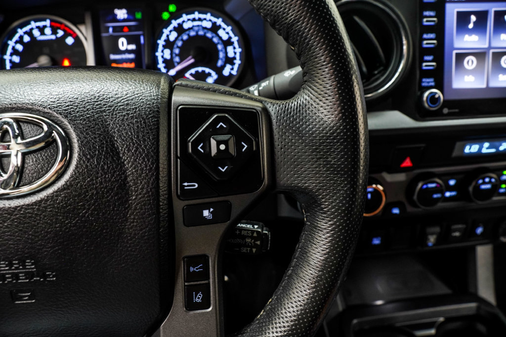 Used 2021 Toyota Tacoma TRD Sport AWD/4WD image 35