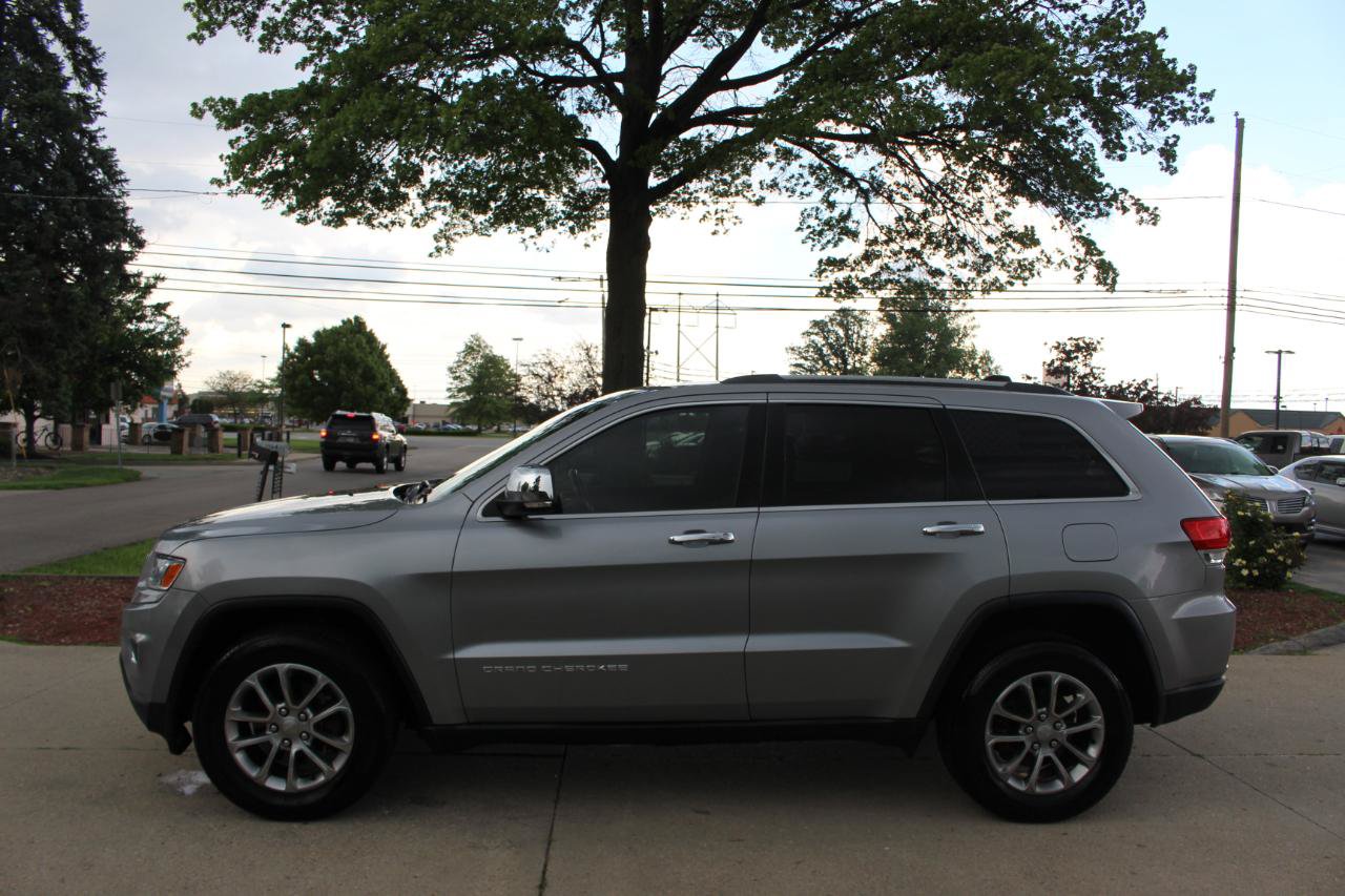 Used 2016 Jeep Grand Cherokee Limited AWD/4WD image 11