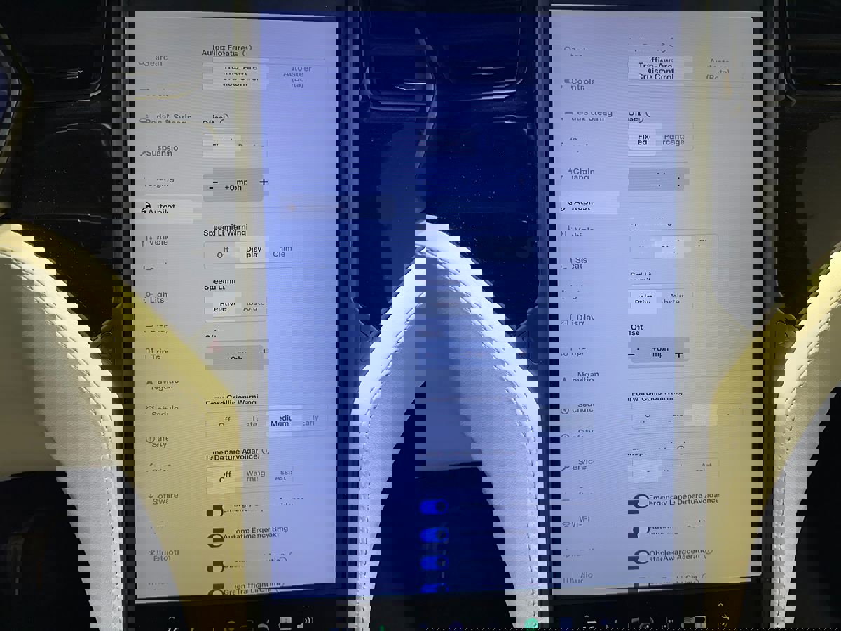 Used 2019 Tesla Model X image 34