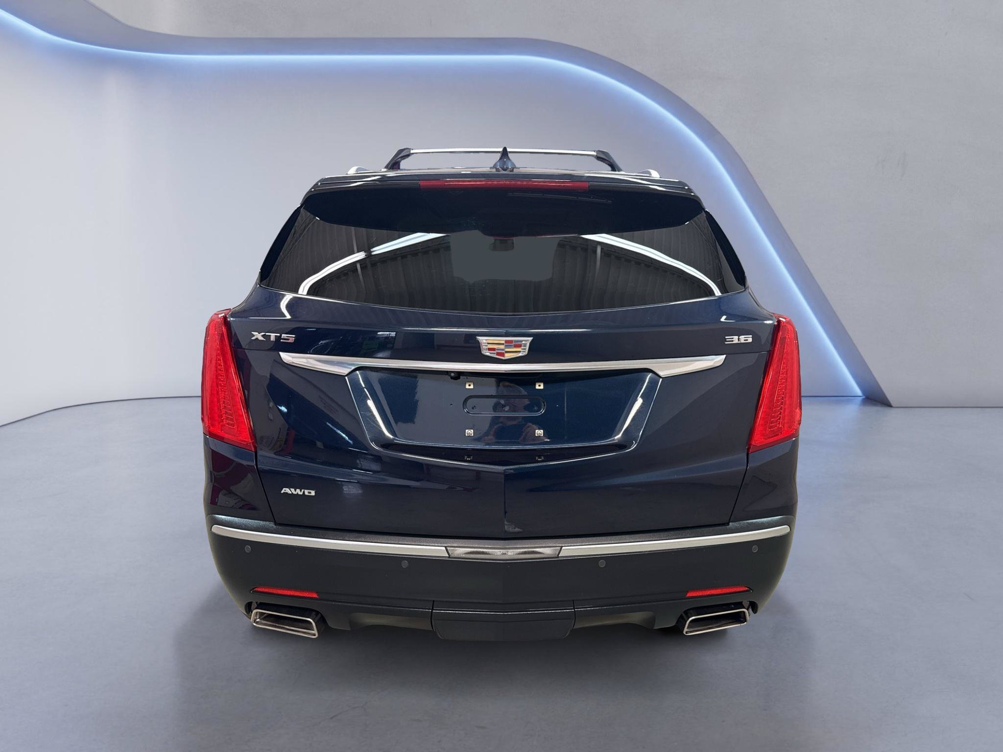 Used 2017 Cadillac XT5 Premium Luxury w/ Driver Assist Package AWD/4WD image 7