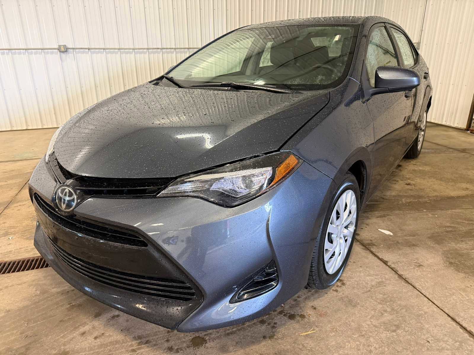 Used 2017 Toyota Corolla LE FWD image 1