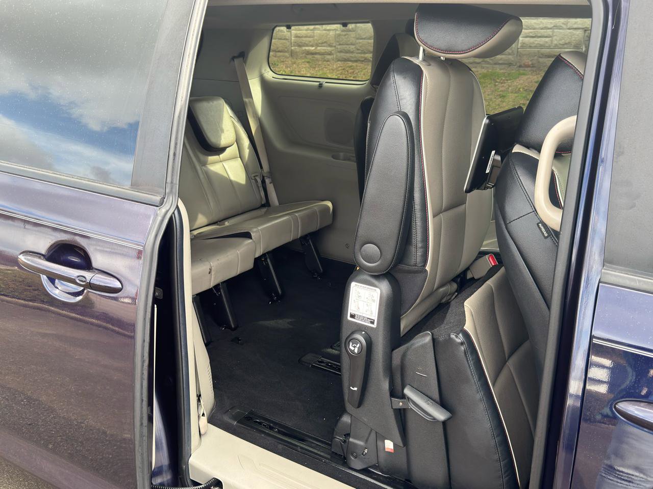 Used 2020 Kia Sedona EX image 42