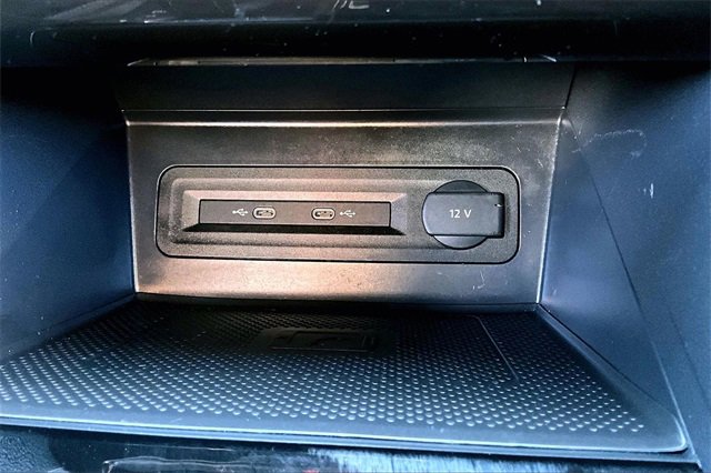 Used 2022 Volkswagen Atlas Cross Sport SEL R-Line image 16