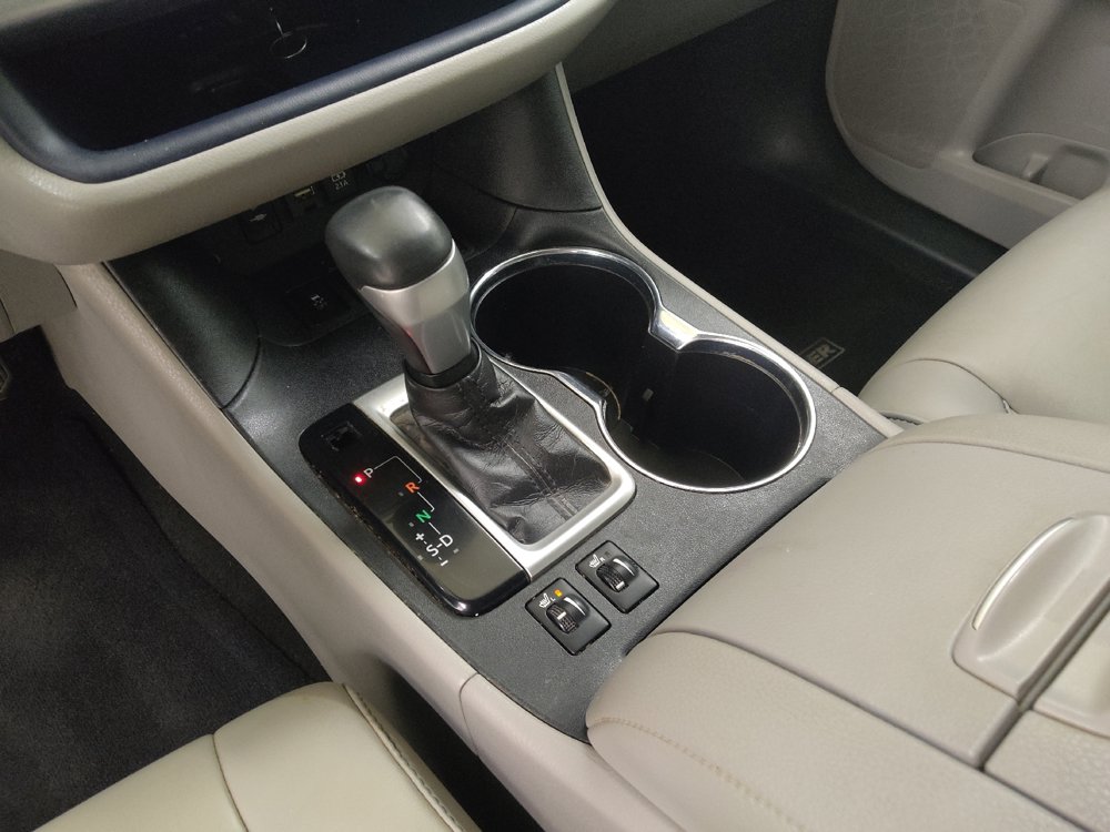 Used 2019 Toyota Highlander XLE FWD image 26