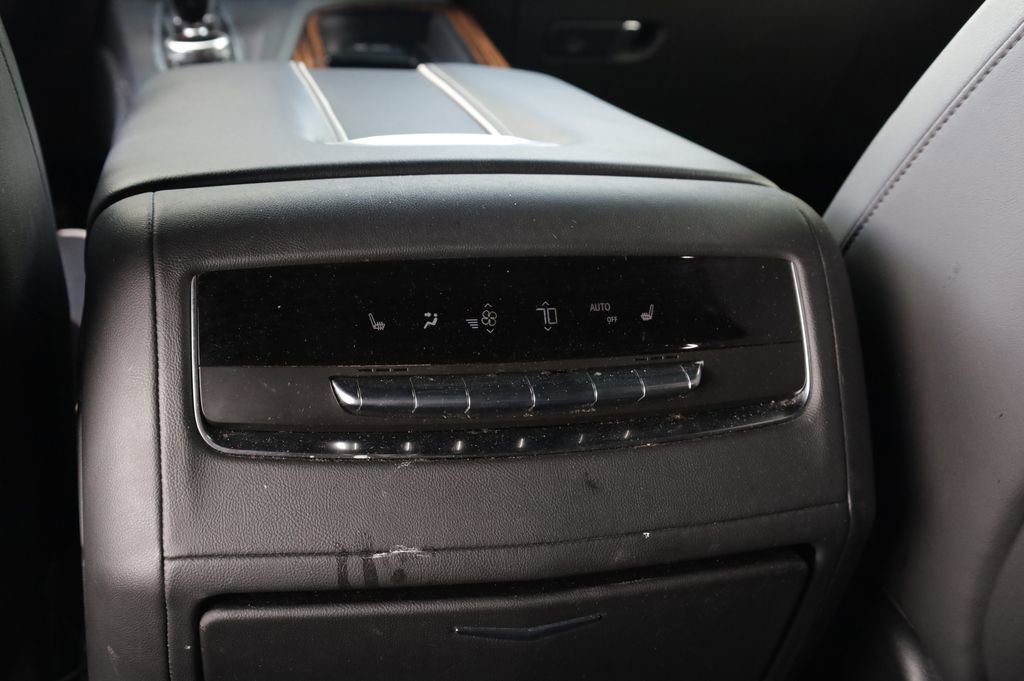 Used 2021 Cadillac Escalade Premium Luxury w/ LPO, Illumination Package image 17