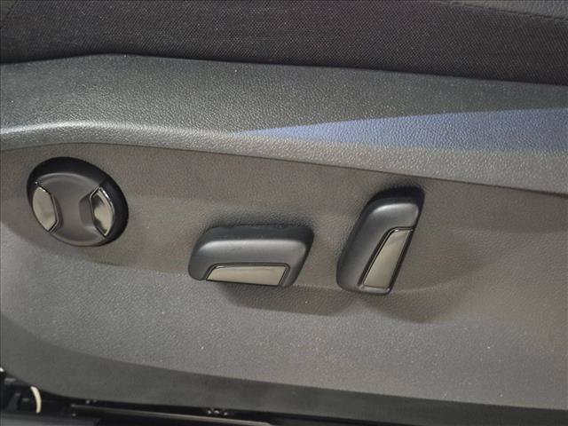Used 2023 Volkswagen Tiguan SE AWD/4WD image 9