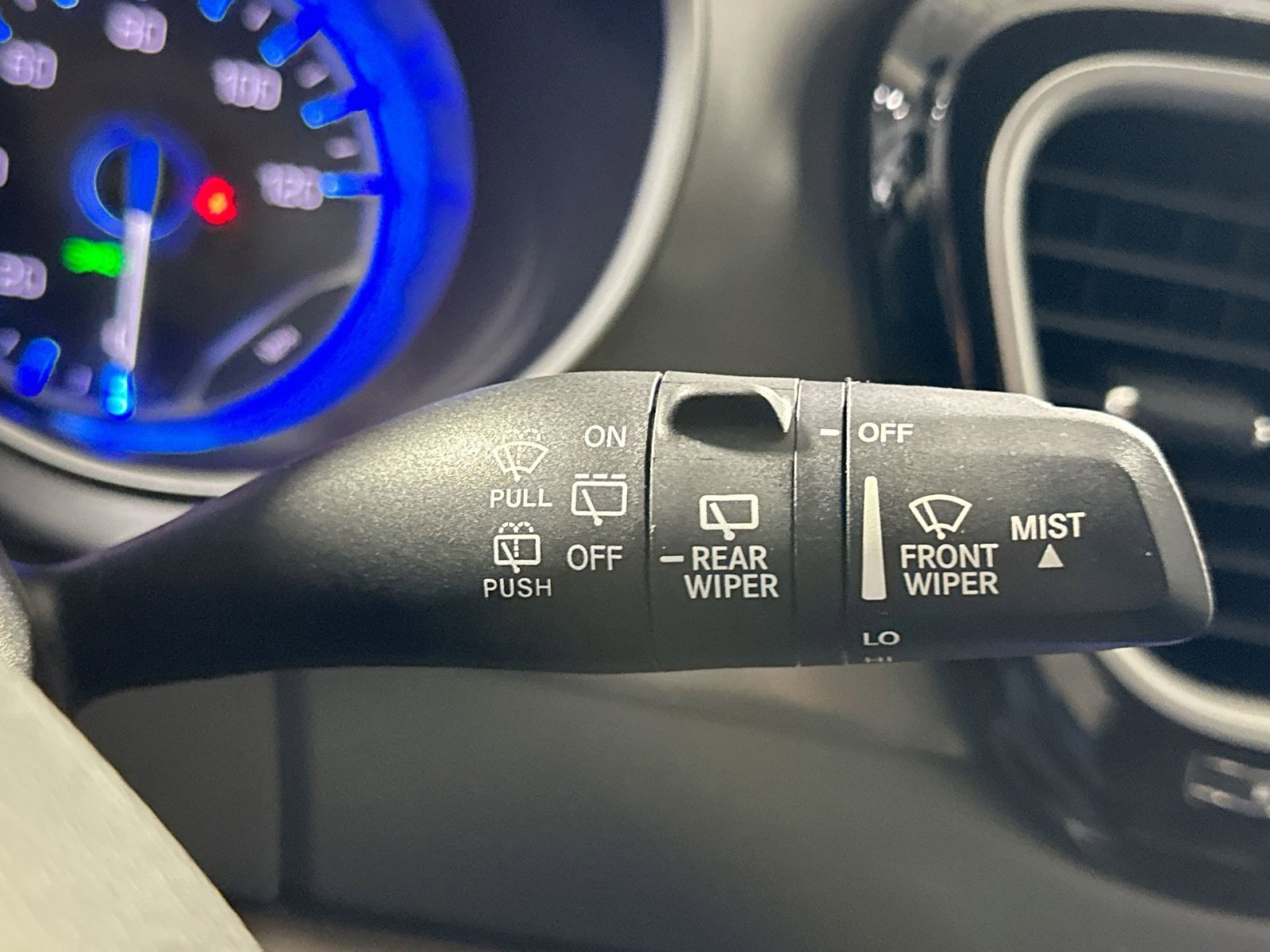 Used 2023 Chrysler Pacifica Touring-L image 29