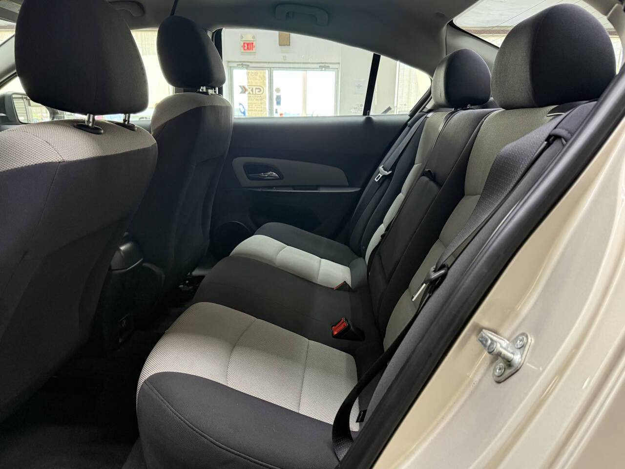 Used 2014 Chevrolet Cruze LS FWD image 13