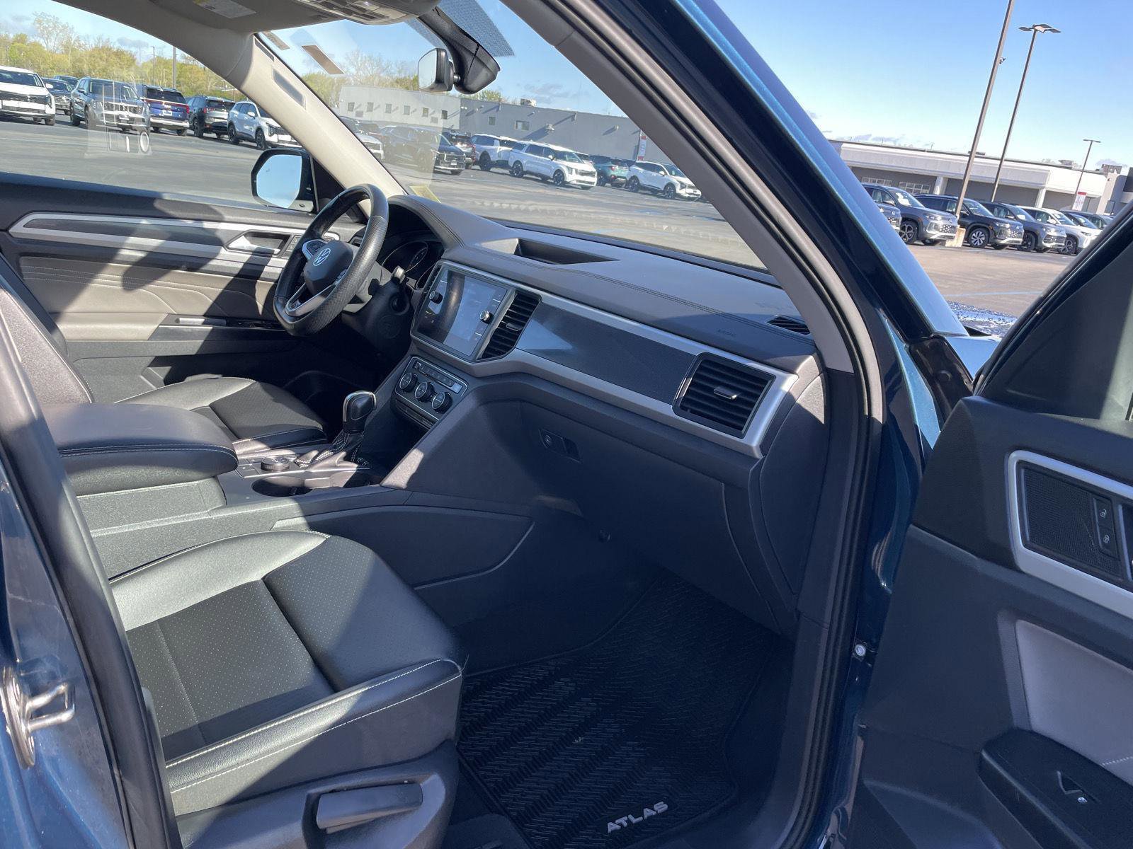 Used 2021 Volkswagen Atlas SE w/ Panoramic Sunroof Package AWD/4WD image 22