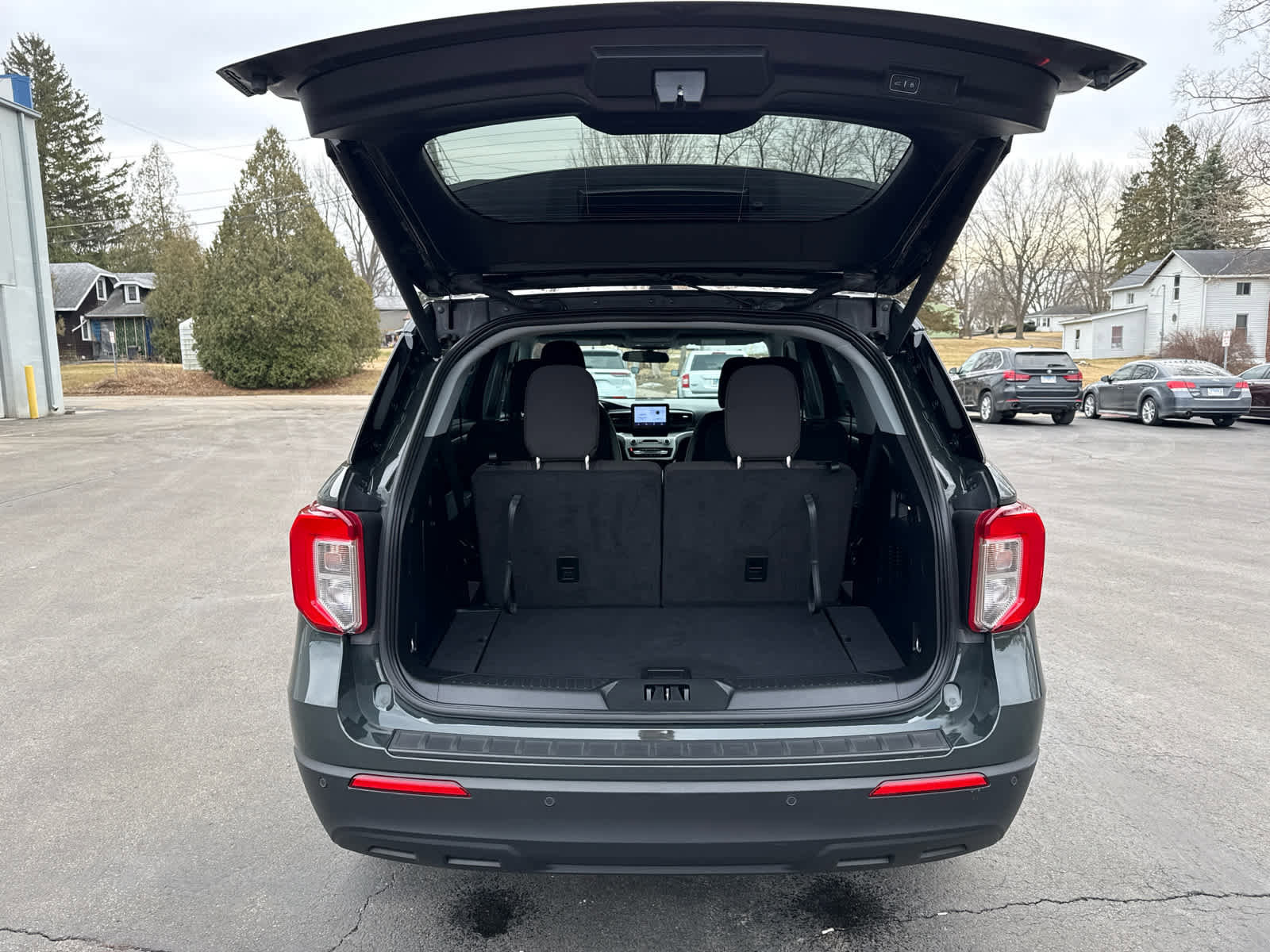 Used 2023 Ford Explorer XLT image 16